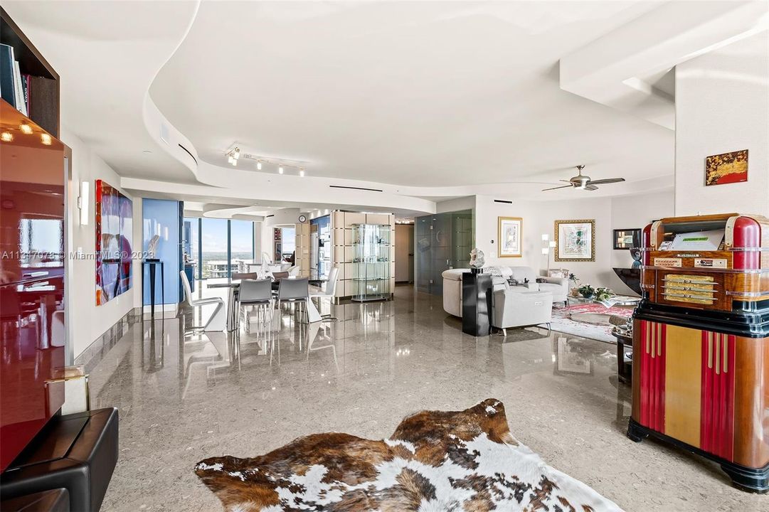 Recently Sold: $2,499,000 (2 beds, 3 baths, 3189 Square Feet)
