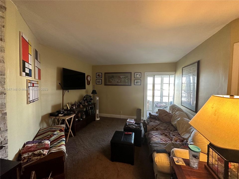 Recently Sold: $110,000 (2 beds, 1 baths, 928 Square Feet)