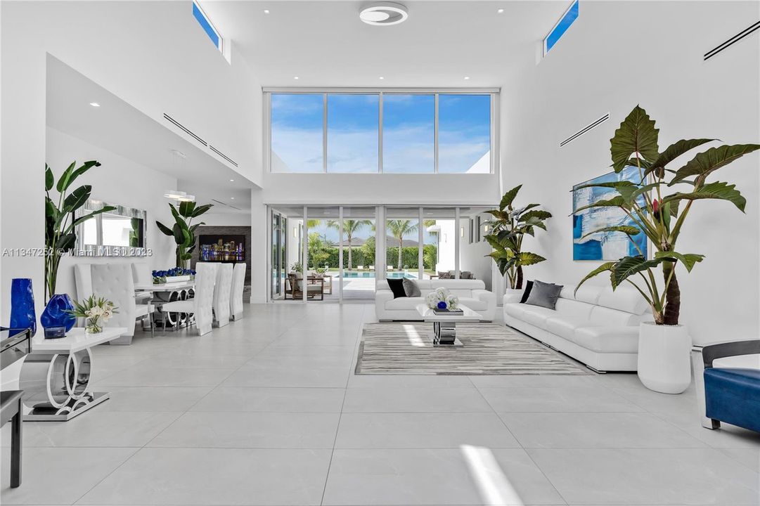 Recently Sold: $3,495,000 (6 beds, 6 baths, 4771 Square Feet)