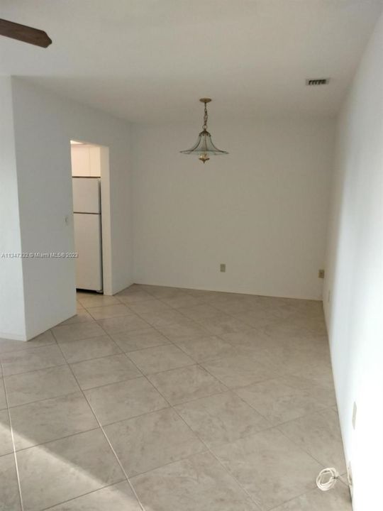 Recently Rented: $1,350 (1 beds, 1 baths, 680 Square Feet)