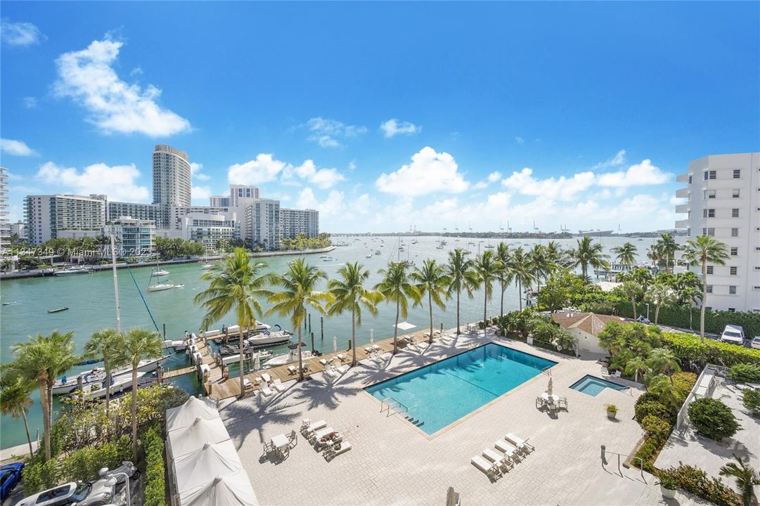 Recently Sold: $1,150,000 (2 beds, 2 baths, 1372 Square Feet)