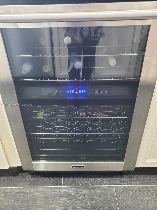 Wine cooler built in