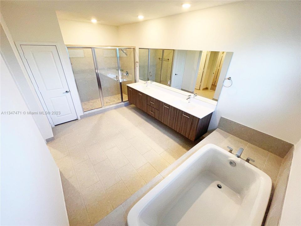 Recently Rented: $6,600 (5 beds, 4 baths, 0 Square Feet)