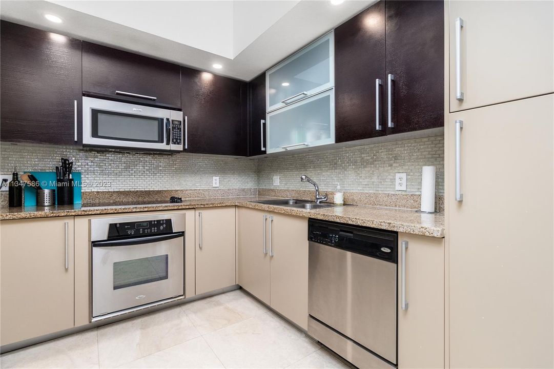 Recently Rented: $3,650 (2 beds, 2 baths, 1065 Square Feet)