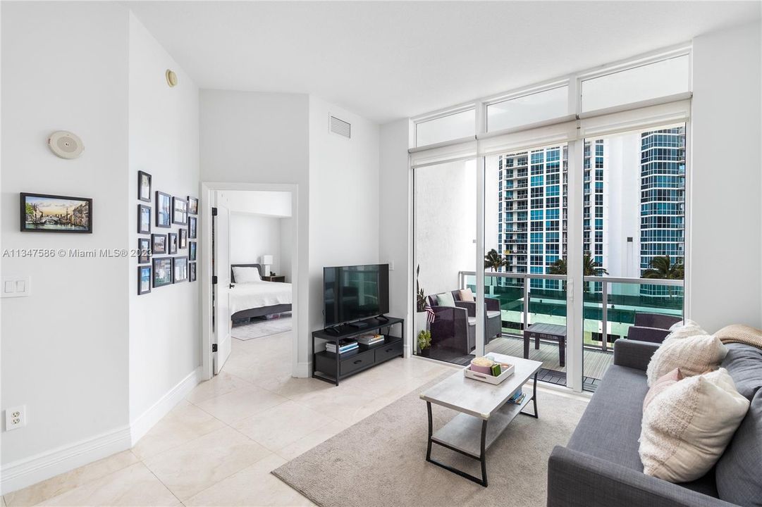 Recently Rented: $3,650 (2 beds, 2 baths, 1065 Square Feet)