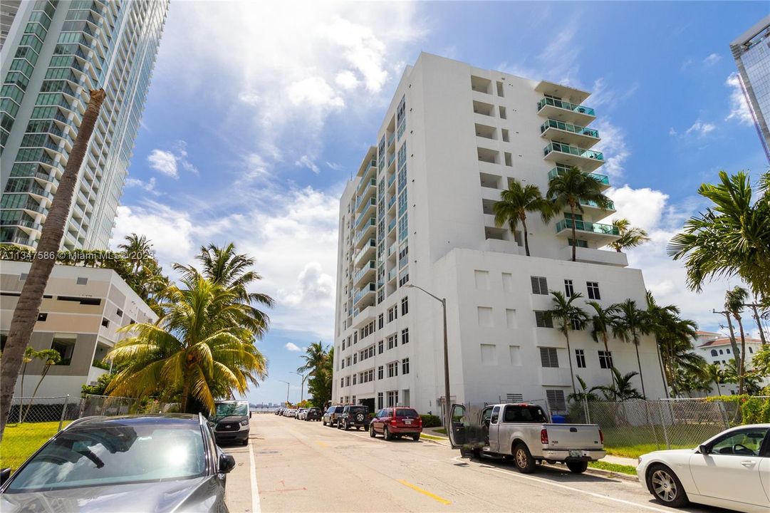 Recently Rented: $3,650 (2 beds, 2 baths, 1065 Square Feet)