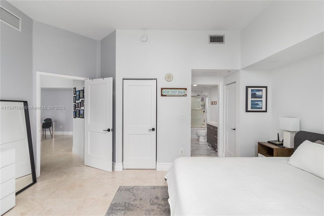 Recently Rented: $3,650 (2 beds, 2 baths, 1065 Square Feet)