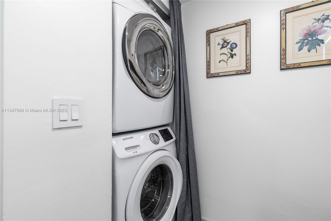 Recently Rented: $3,650 (2 beds, 2 baths, 1065 Square Feet)