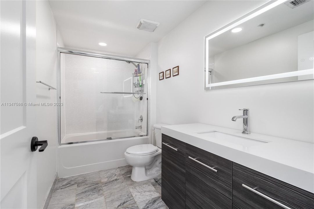 Recently Rented: $3,650 (2 beds, 2 baths, 1065 Square Feet)