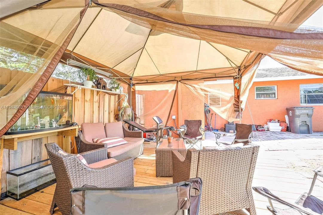 Recently Sold: $950,000 (0 beds, 0 baths, 3600 Square Feet)