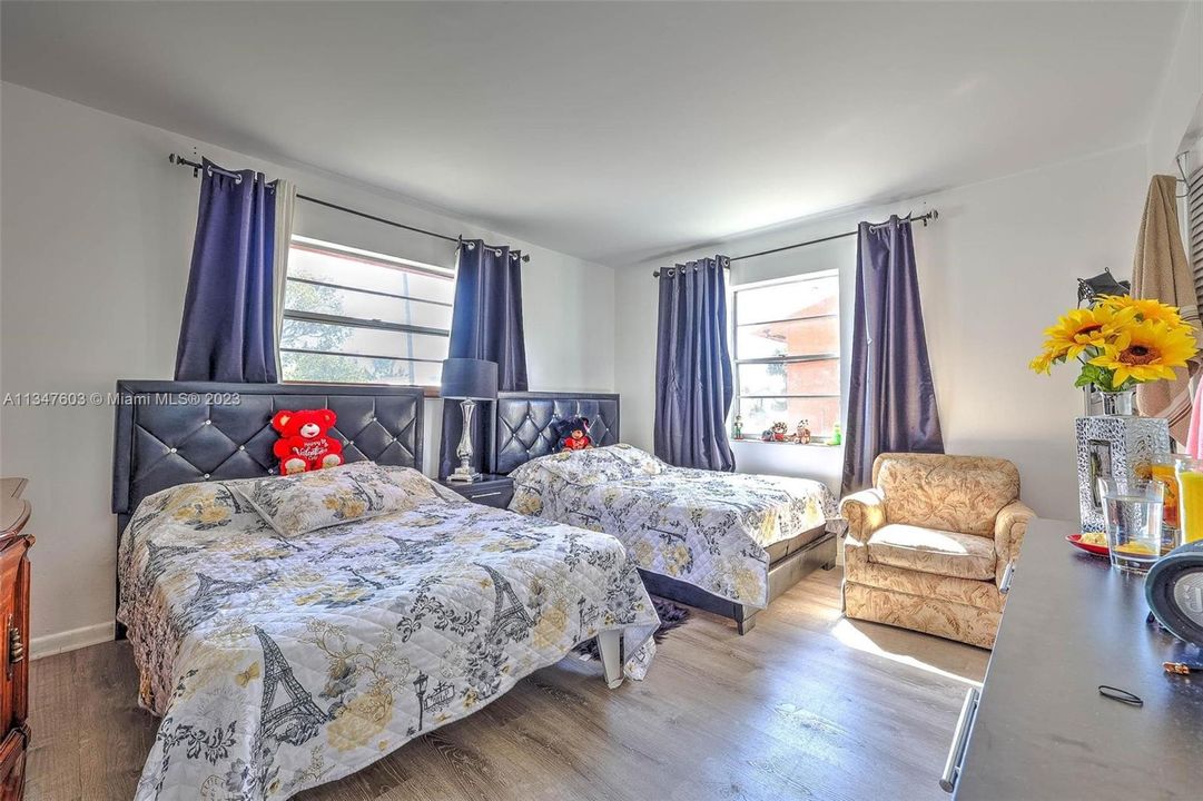 Recently Sold: $950,000 (0 beds, 0 baths, 3600 Square Feet)