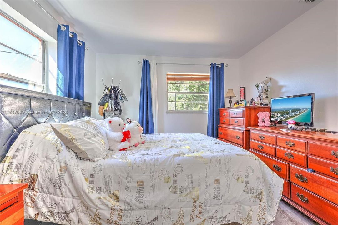 Recently Sold: $950,000 (0 beds, 0 baths, 3600 Square Feet)