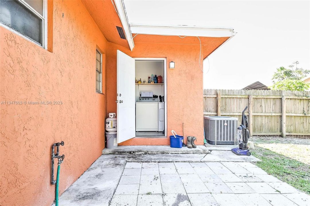 Recently Sold: $950,000 (0 beds, 0 baths, 3600 Square Feet)