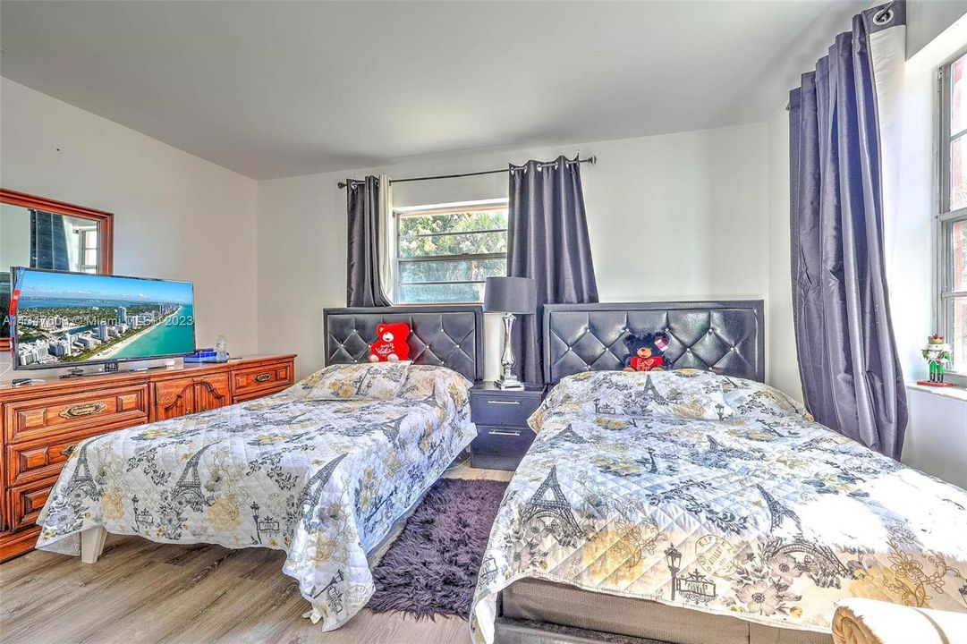 Recently Sold: $950,000 (0 beds, 0 baths, 3600 Square Feet)