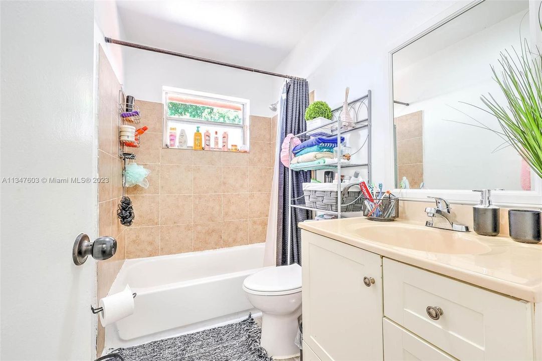 Recently Sold: $950,000 (0 beds, 0 baths, 3600 Square Feet)