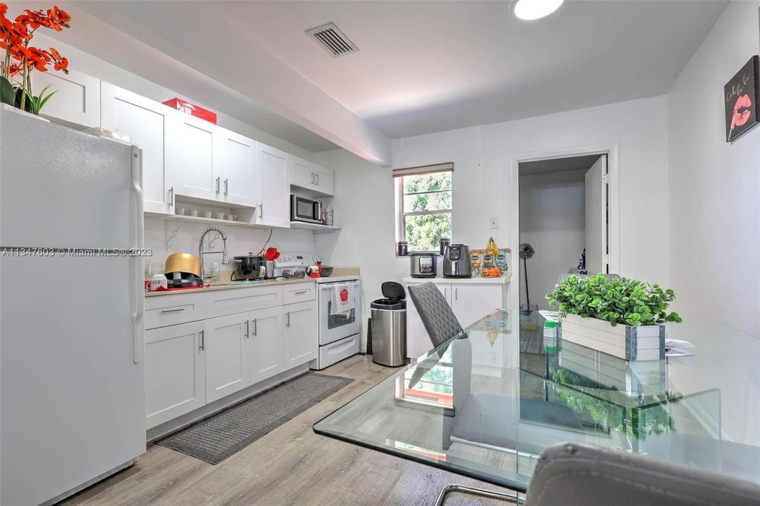 Recently Sold: $950,000 (0 beds, 0 baths, 3600 Square Feet)