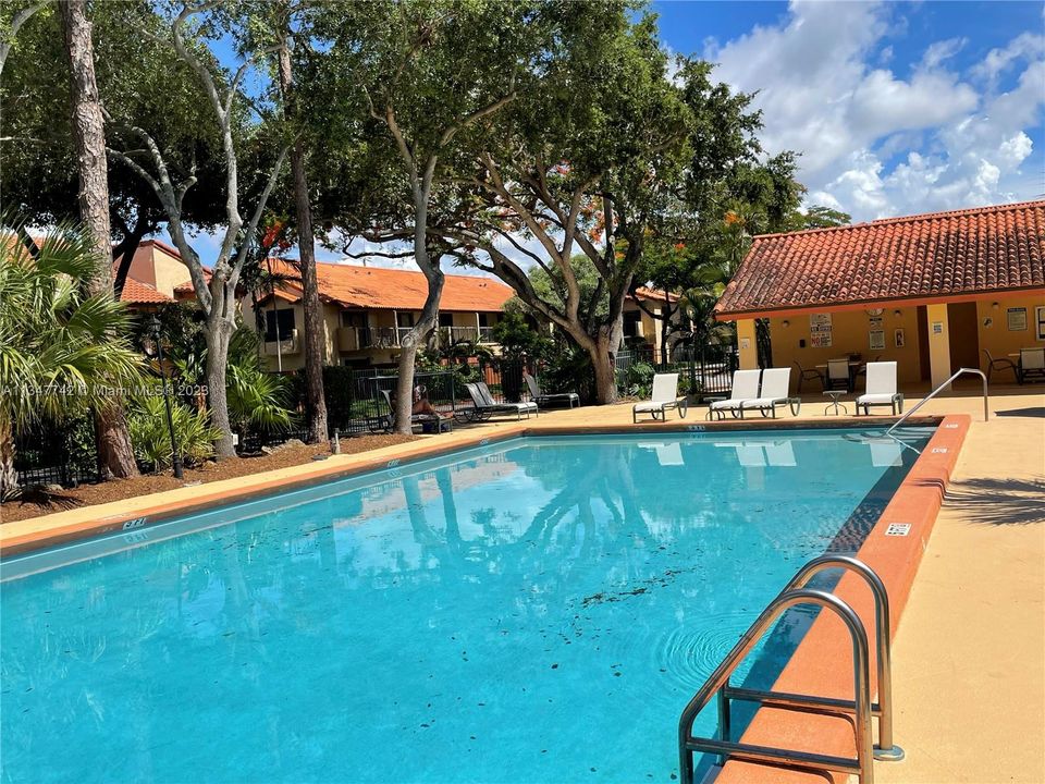 Недавно продано: $490,000 (3 спален, 2 ванн, 1348 Квадратных фут)