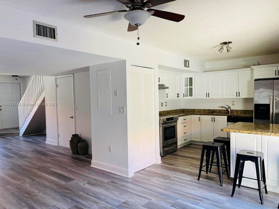 Недавно продано: $490,000 (3 спален, 2 ванн, 1348 Квадратных фут)