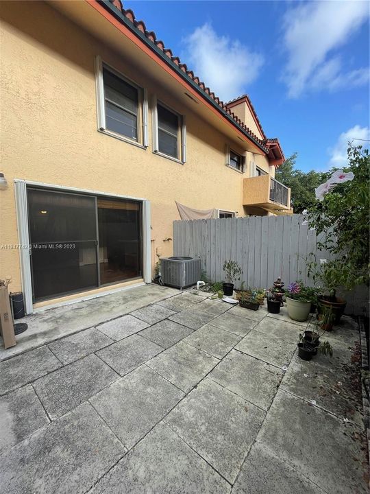 Недавно продано: $490,000 (3 спален, 2 ванн, 1348 Квадратных фут)