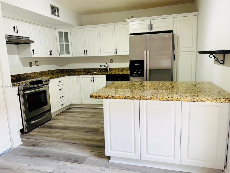 Недавно продано: $490,000 (3 спален, 2 ванн, 1348 Квадратных фут)