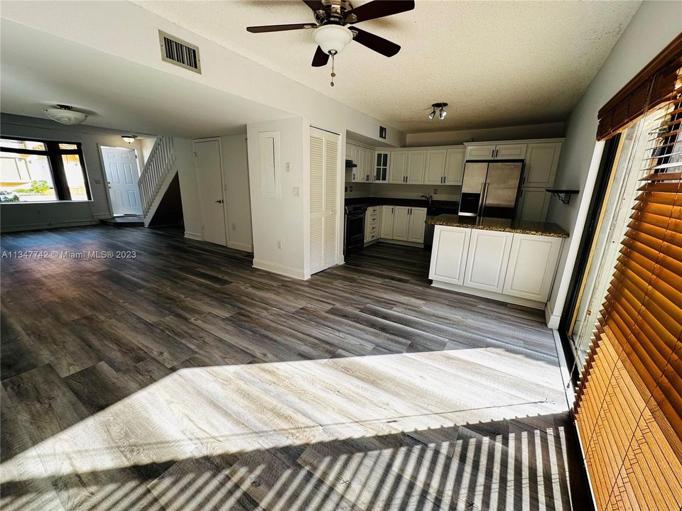 Недавно продано: $490,000 (3 спален, 2 ванн, 1348 Квадратных фут)