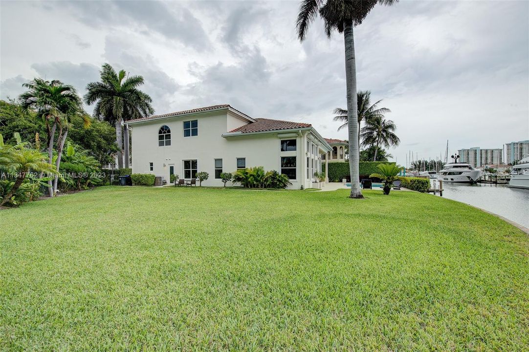 Recently Sold: $3,600,000 (4 beds, 5 baths, 3932 Square Feet)