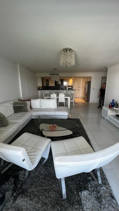 Recently Sold: $1,300,000 (2 beds, 2 baths, 1260 Square Feet)