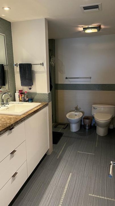 Recently Sold: $1,300,000 (2 beds, 2 baths, 1260 Square Feet)