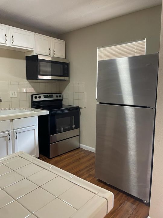 Recently Rented: $1,875 (2 beds, 2 baths, 931 Square Feet)