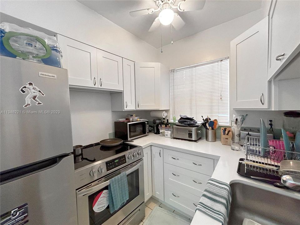 Recently Sold: $279,000 (1 beds, 1 baths, 565 Square Feet)