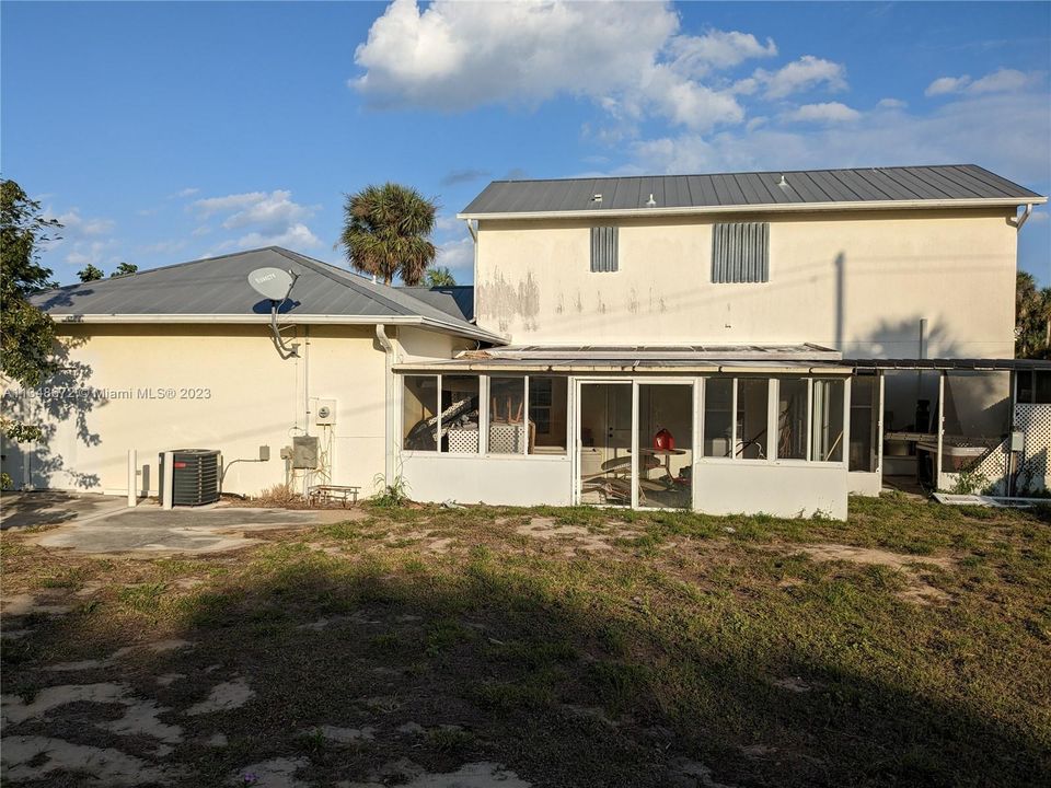 Recently Sold: $988,000 (3 beds, 2 baths, 2678 Square Feet)