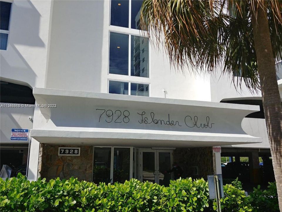 Recently Rented: $2,300 (1 beds, 1 baths, 760 Square Feet)