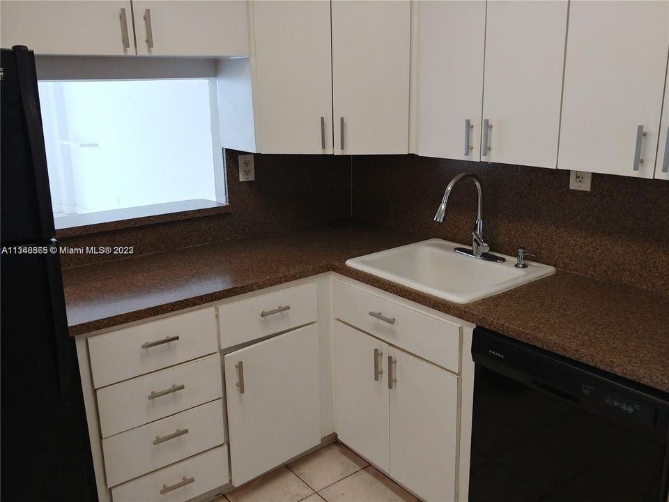 Recently Rented: $2,300 (1 beds, 1 baths, 760 Square Feet)