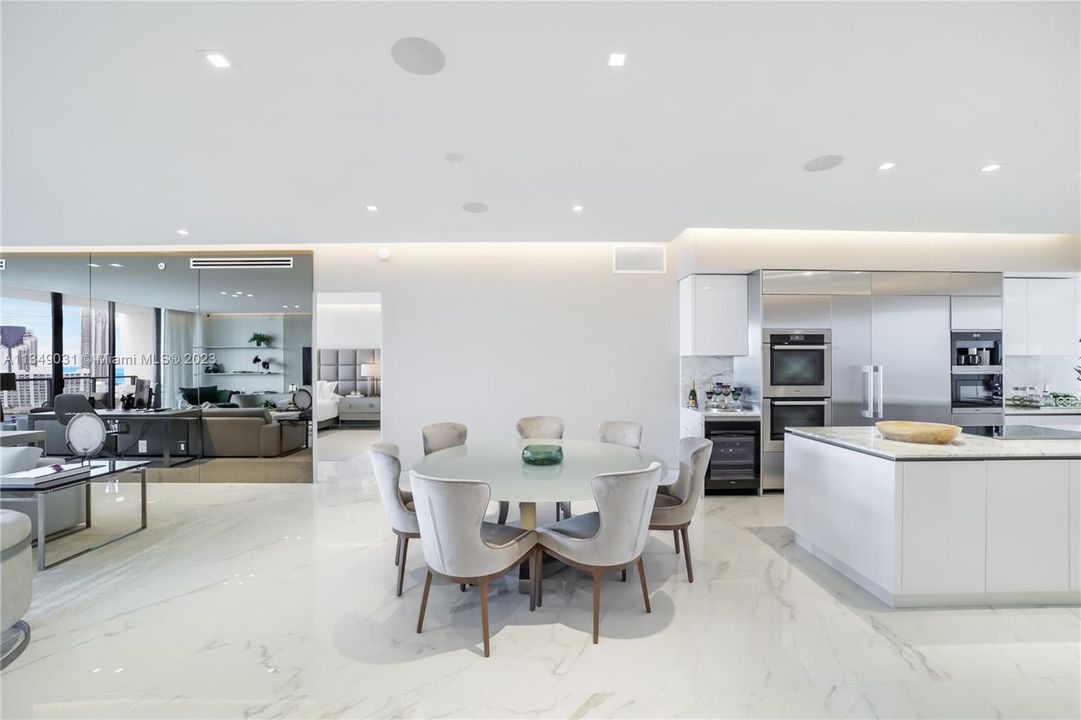 最近售出: $4,100,000 (3 贝兹, 4 浴室, 2979 平方英尺)