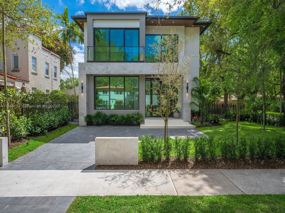 Recently Sold: $2,995,000 (4 beds, 4 baths, 2913 Square Feet)