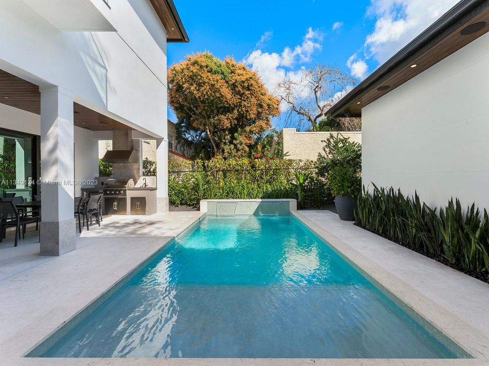 Recently Sold: $2,995,000 (4 beds, 4 baths, 2913 Square Feet)