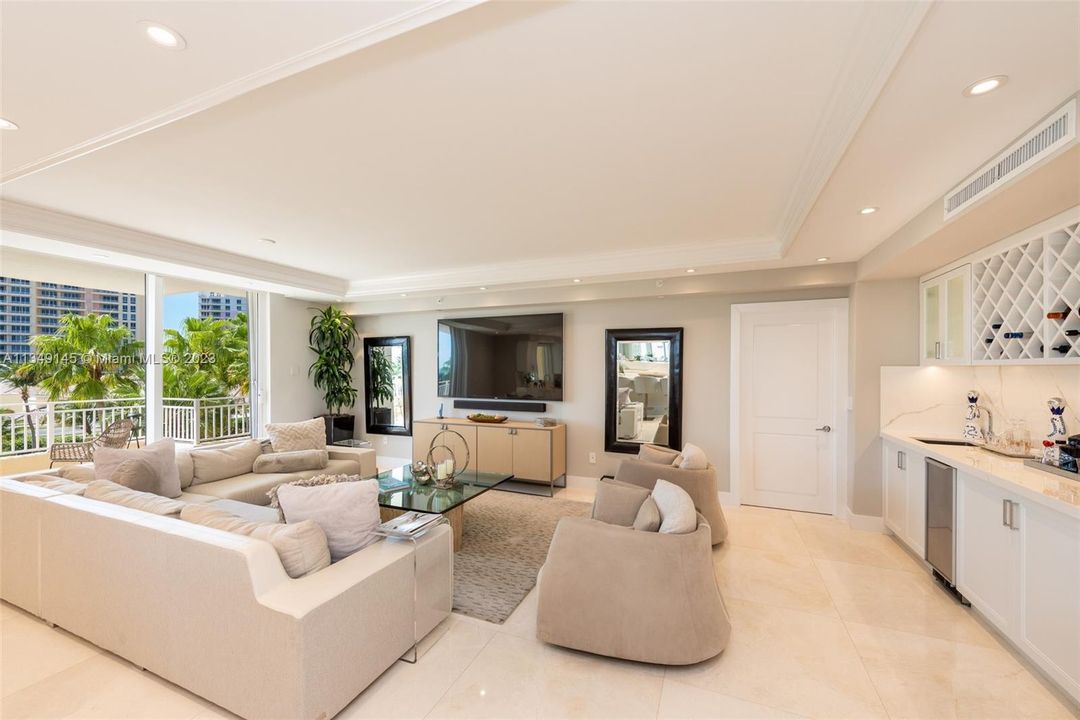 Recently Sold: $10,500,000 (4 beds, 5 baths, 5207 Square Feet)