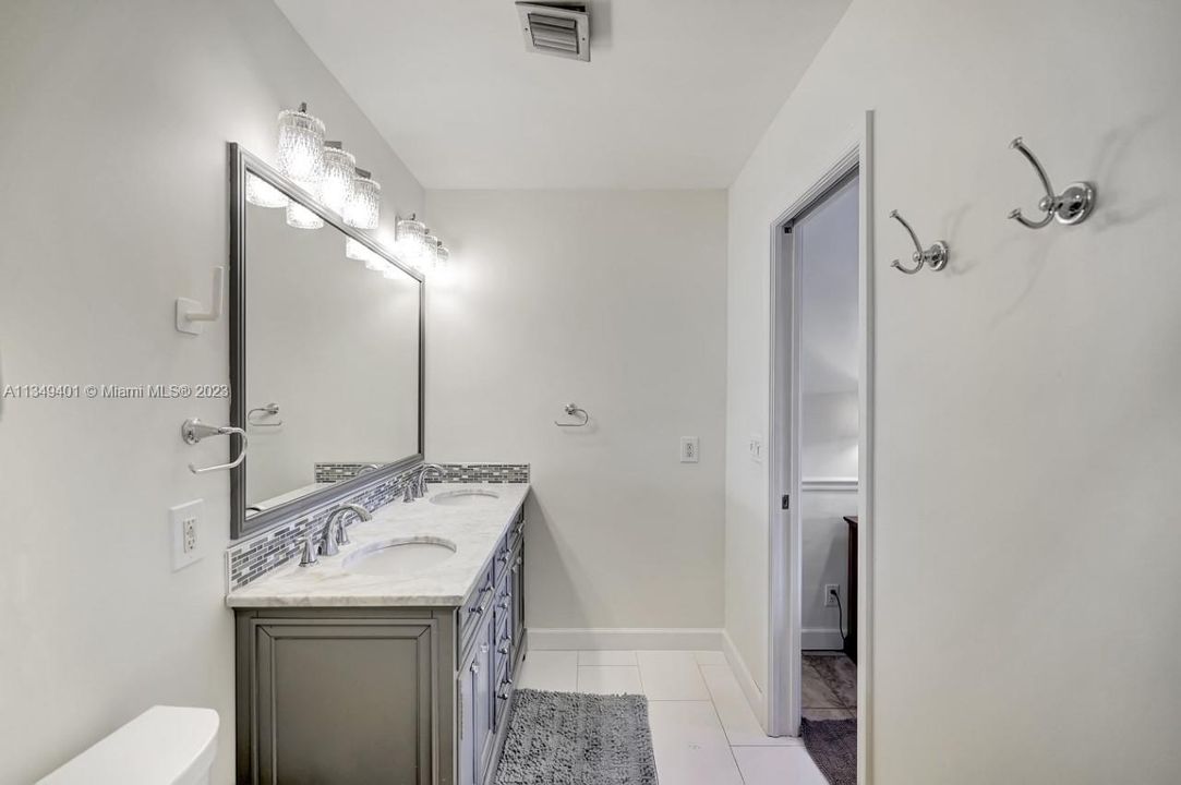 Recently Sold: $250,000 (2 beds, 2 baths, 1807 Square Feet)