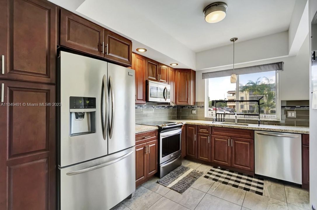 Recently Sold: $250,000 (2 beds, 2 baths, 1807 Square Feet)