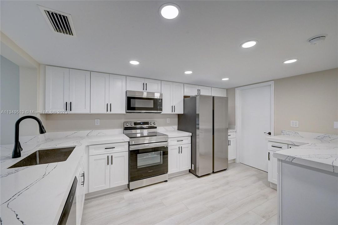 Recently Sold: $349,999 (3 beds, 2 baths, 1540 Square Feet)