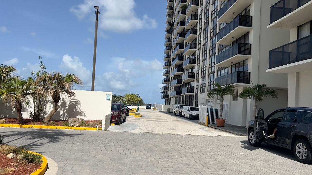 Recently Sold: $466,000 (2 beds, 2 baths, 990 Square Feet)