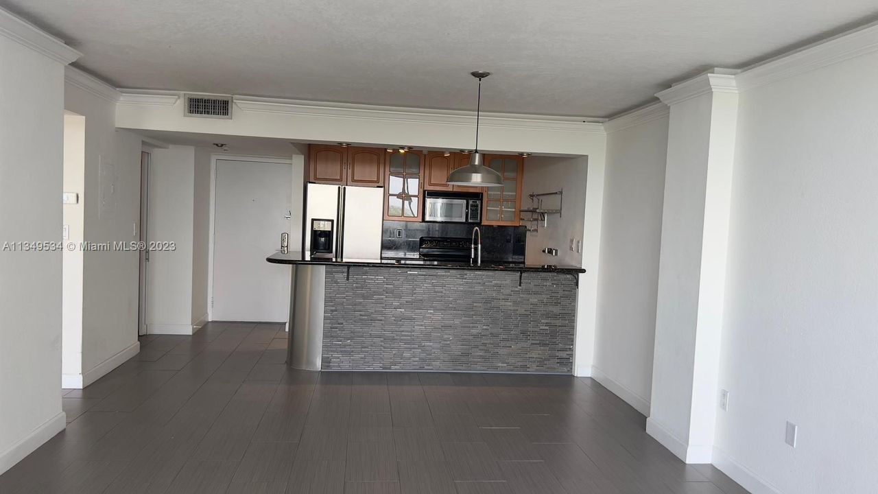 Recently Sold: $466,000 (2 beds, 2 baths, 990 Square Feet)