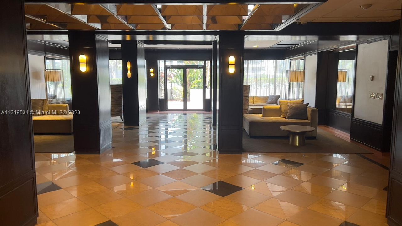 Recently Sold: $466,000 (2 beds, 2 baths, 990 Square Feet)