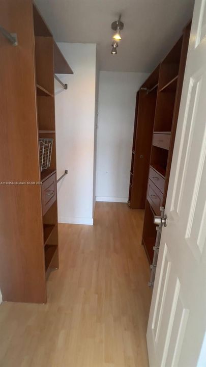 Recently Sold: $466,000 (2 beds, 2 baths, 990 Square Feet)