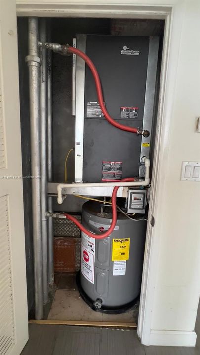 Recently Sold: $466,000 (2 beds, 2 baths, 990 Square Feet)