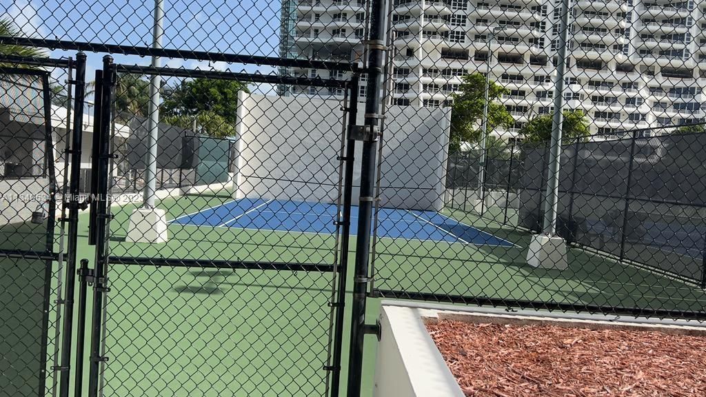 Recently Sold: $466,000 (2 beds, 2 baths, 990 Square Feet)