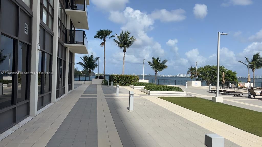 Recently Sold: $466,000 (2 beds, 2 baths, 990 Square Feet)