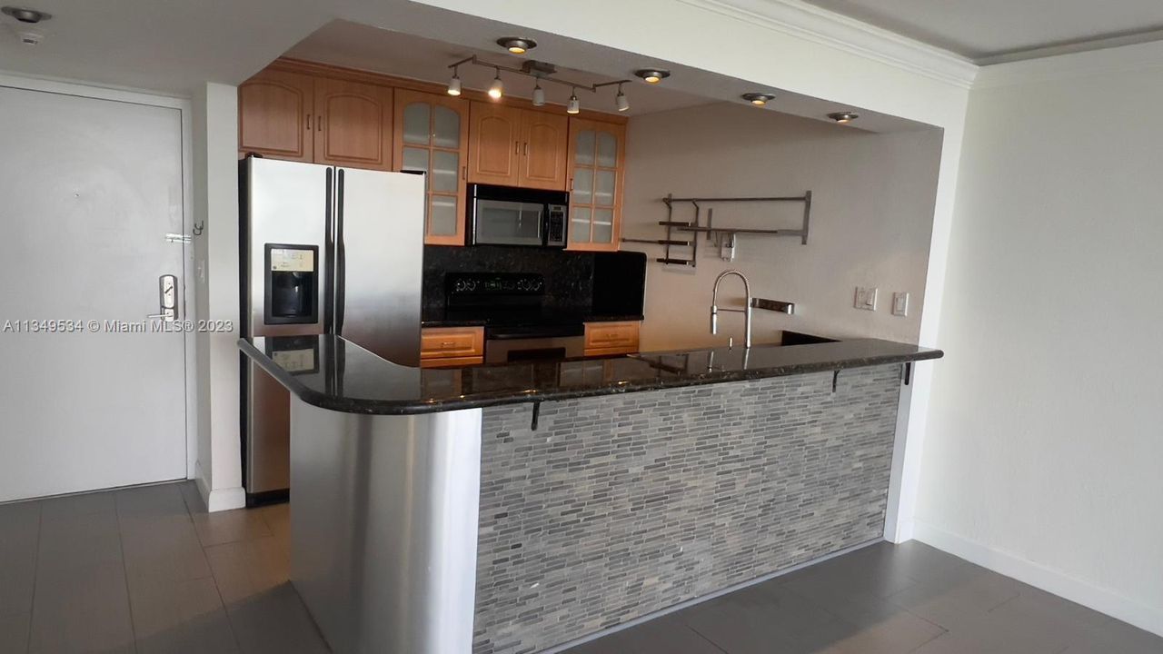 Recently Sold: $466,000 (2 beds, 2 baths, 990 Square Feet)