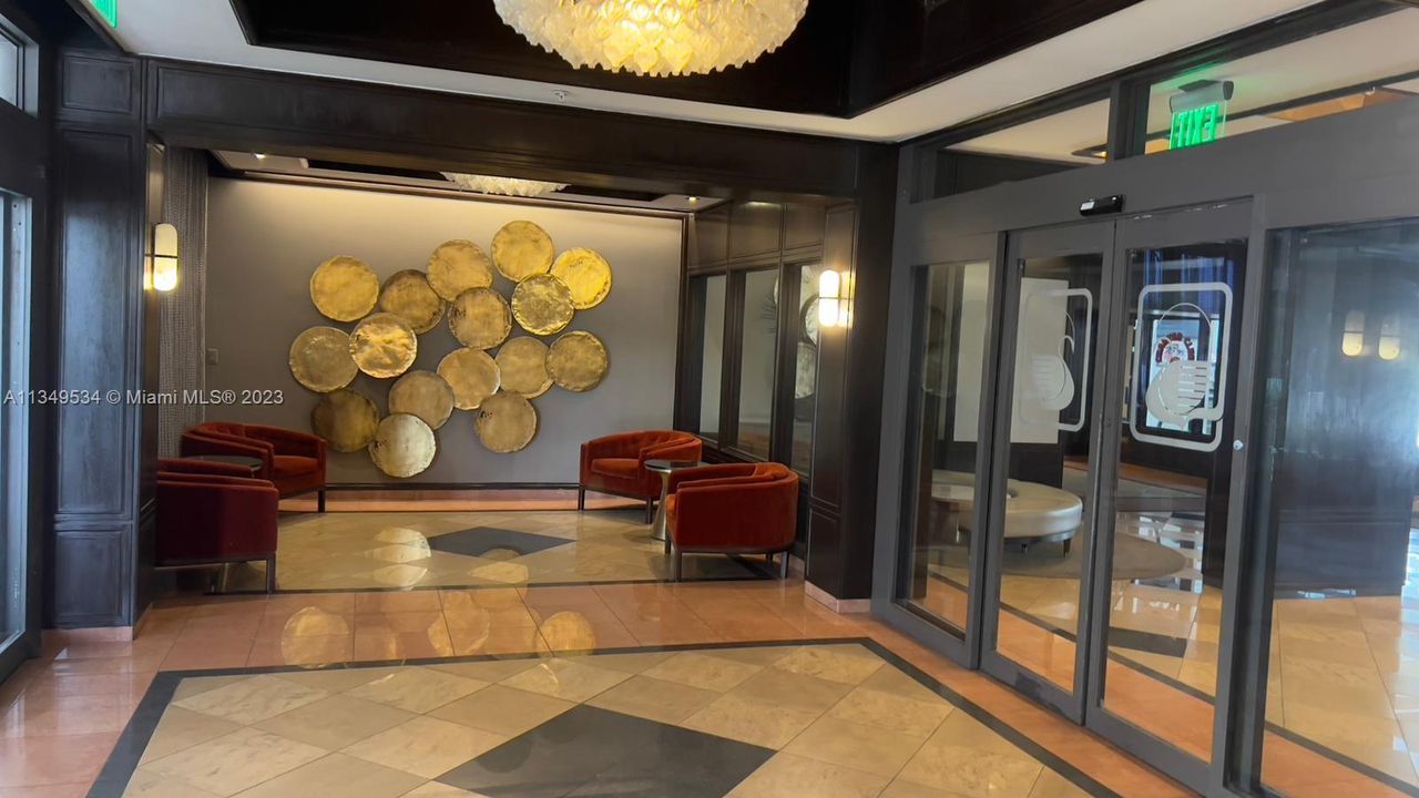 Recently Sold: $466,000 (2 beds, 2 baths, 990 Square Feet)