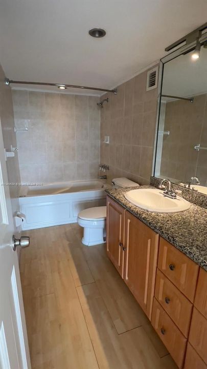 Recently Sold: $466,000 (2 beds, 2 baths, 990 Square Feet)